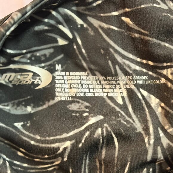 THREE pairs MTA Capri Leggings (Black, Marbled Black, Heathered Grey) MEDIUM - Picture 10 of 12